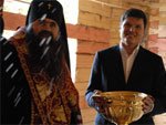 Архиепископ Георгий освятил купола храма в с.Сноведь