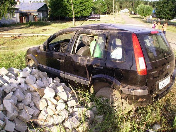 Шесть человек пострадали В Выксе в результате опрокидывания автомобиля в кювет