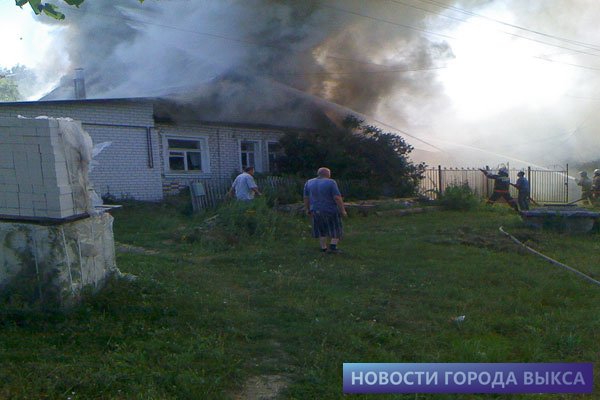 На ул. Пушкина в Выксе сгорело два жилых дома