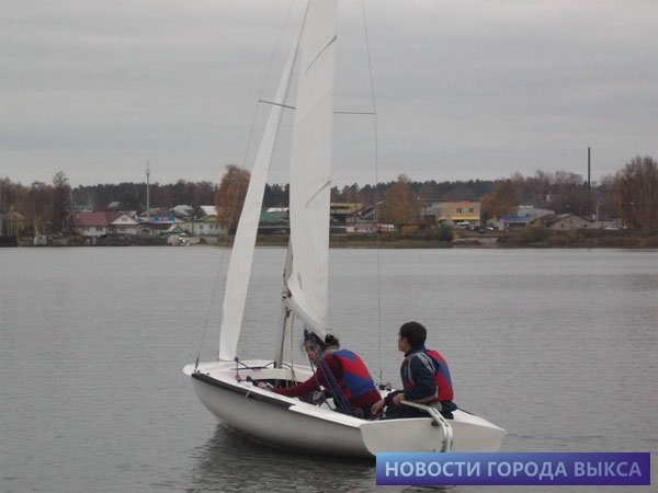 Новый швертбот детской секции парусного спорта спустили на воду в Выксе