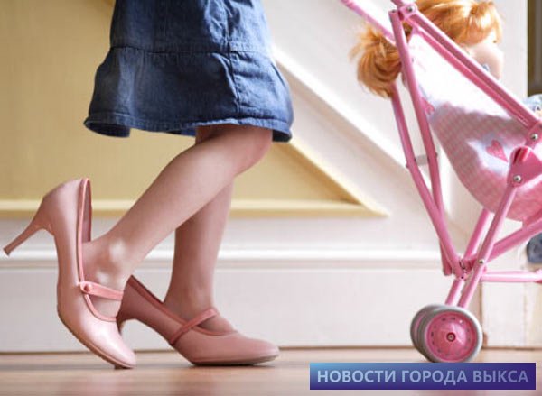 Детям из Выксунского дома ребенка подарили более 70 пар обуви