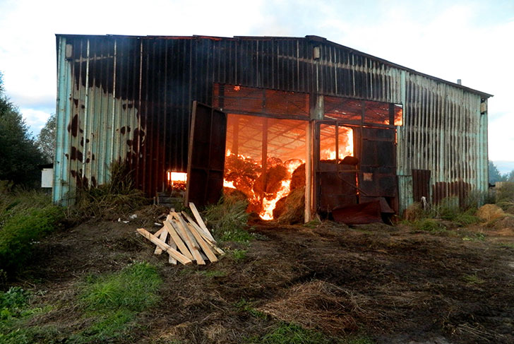В селе Новодмитриевка из-за детской шалости сгорело 100 тонн сена