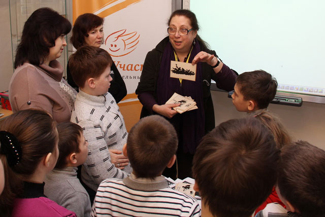 Фонд «ОМК-Участие» организовал два арт-терапевтических семинара для детей с особенностями в развитии