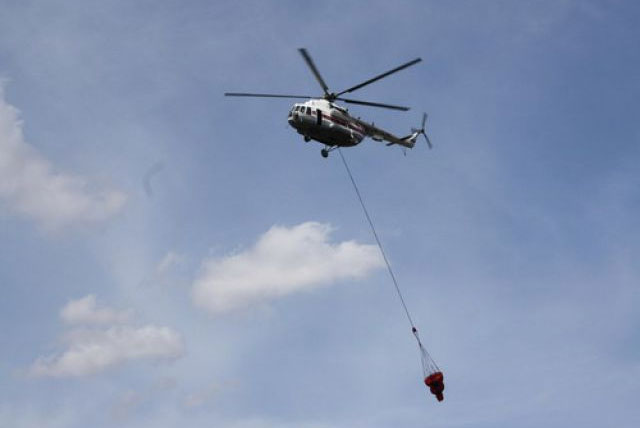 3 вертолета МЧС России приступили к тушению лесного пожара в Выксунском районе