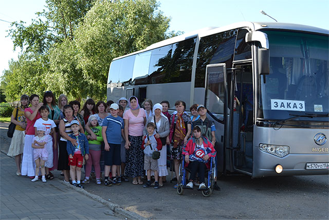 Благотворительный фонд «ОМК-Участие» организовал поездку для детей с ограниченными возможностями в Дивеево