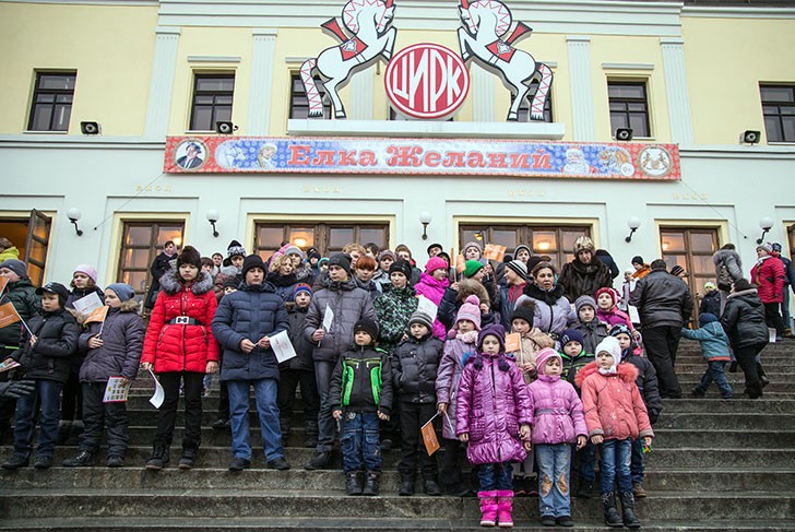 «ОМК-Участие» организовал поездку в цирк для детей-инвалидов и детей из многодетных и малообеспеченных семей