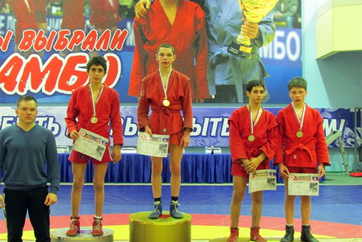Самбисты из Выксы привезли 4 медали с соревнований в Чебоксарах