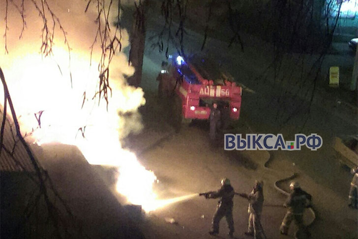 Мусорный контейнер горел на улице Белякова