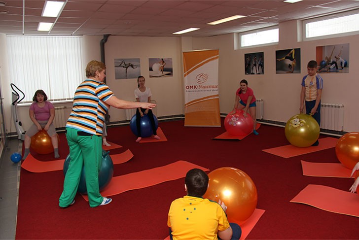«ОМК-Участие» организовал в Выксе занятия по лечебной физкультуре для детей с ограниченными возможностями