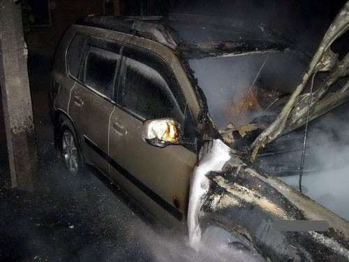 Поджог стал причиной возгорания автомобиля в Шиморском