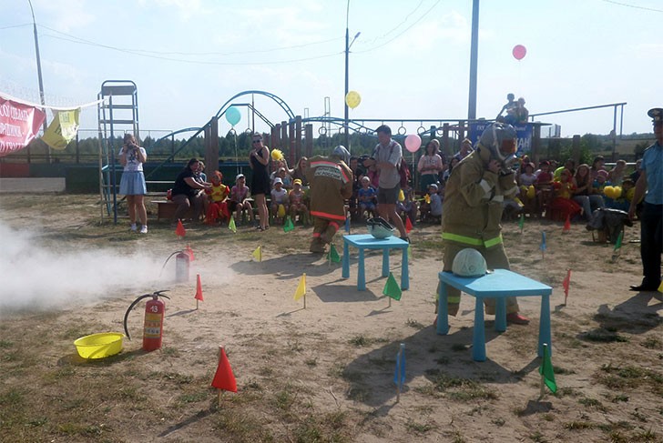 В пожарной эстафете в Ближне-Песочной приняли участие дети из разных стран мира