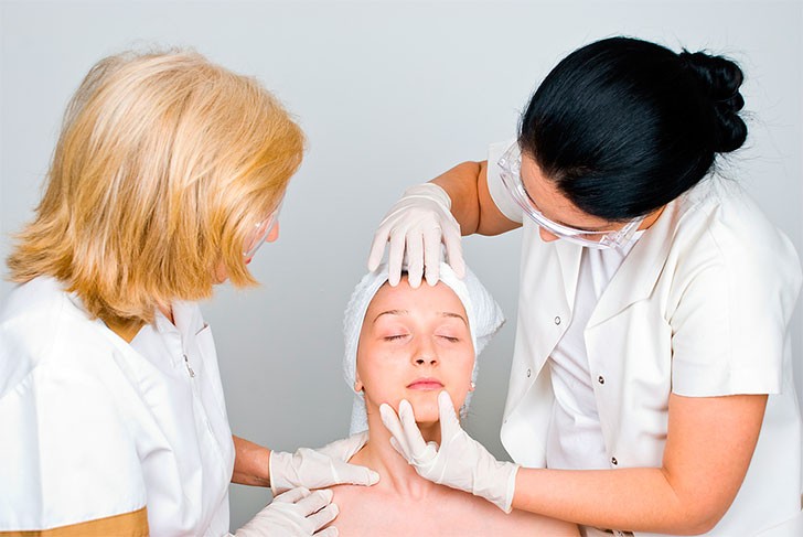В Nota Bene врач-дерматокосметолог проводит процедуры по возрастным изменениям