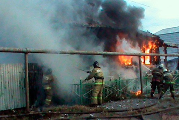 Жилой дом сгорел в поселке Шиморское