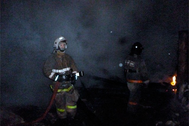 Неосторожное обращение с огнем стало причиной возгорания садового домика в Борковке