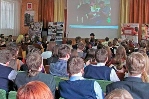 Выксунским школьникам рассказали об истории Конституции РФ