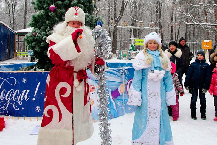 В парке Дед Мороз поздравил детей с наступающими праздниками