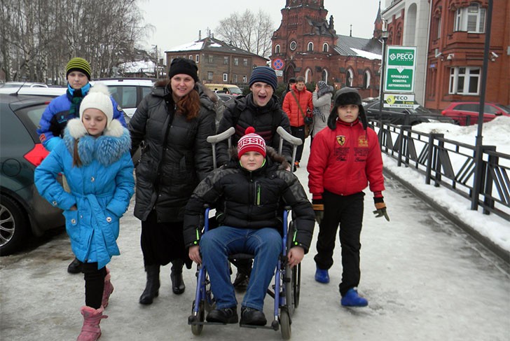 Дети с ограниченными возможностями посетили памятники архитектуры во Владимире