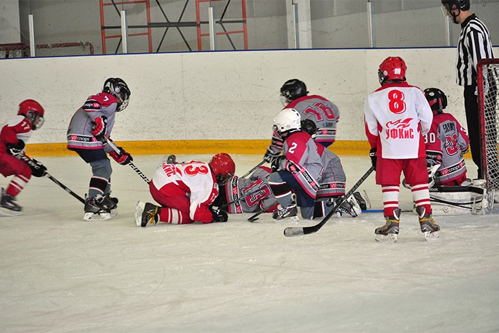 Хоккеисты «Металлург-05» из Выксы обыграли команду из Бора