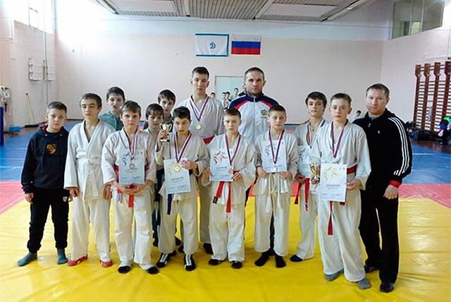 Восемь медалей привезли выксунские рукопашники с соревнований в Нижнем Новгороде