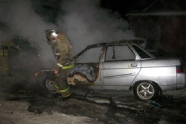 Автомобиль сгорел на улице Запрудная