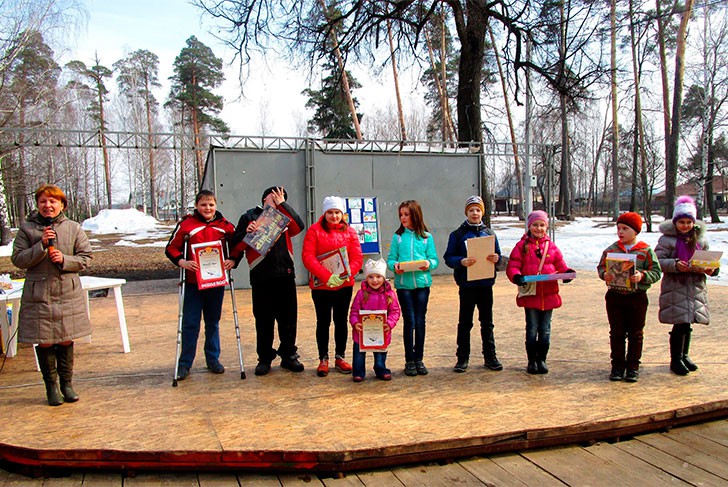 Конкурс стихотворений среди детей и подростков прошел в парке