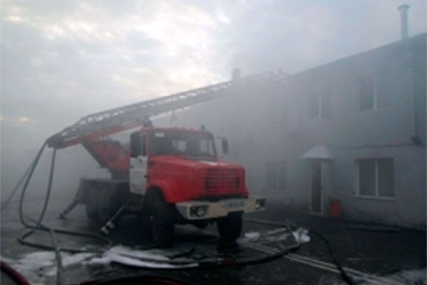 Неосторожное обращение с огнем привело к пожару в здании на улице Шлаковая