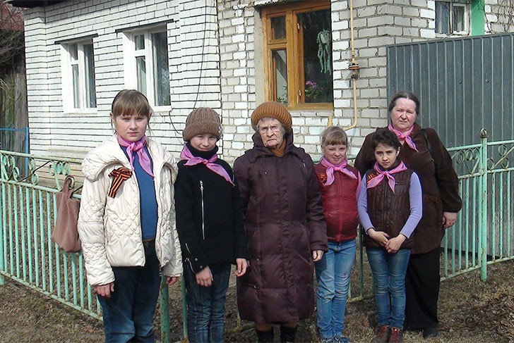 Волонтеры и «пеликанята» навестили ветерана ВОВ Александру Нагорину
