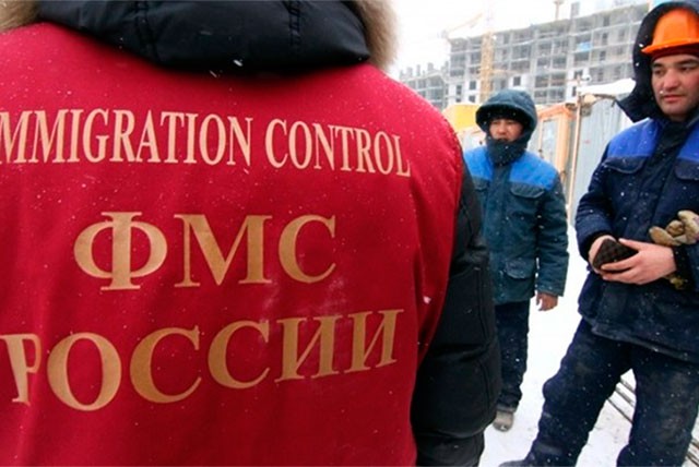 35 000 рублей заплатит директор местной фирмы за несоблюдение миграционного законодательства