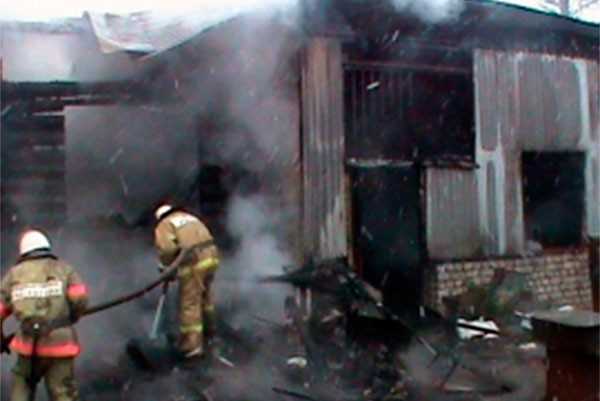 На улице Попова сгорел жилой дом