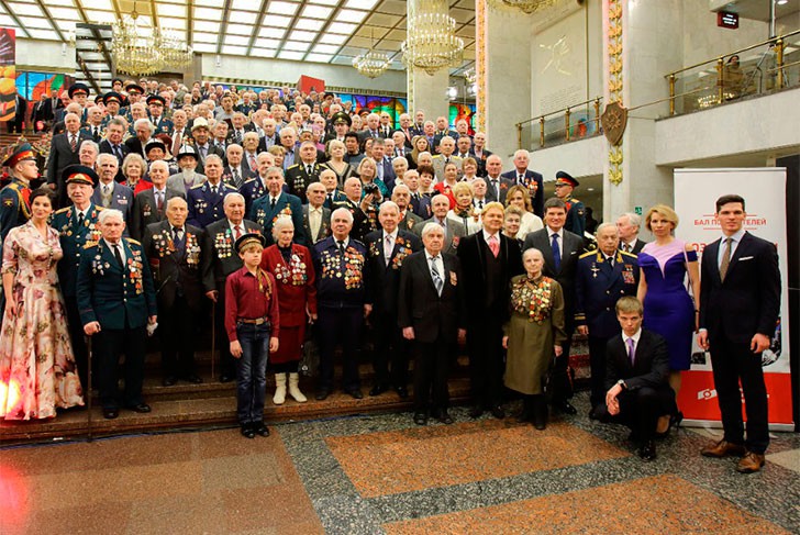 Выксунские ветераны приняли участие в юбилейном «Бале Победителей» на Поклонной горе в Москве