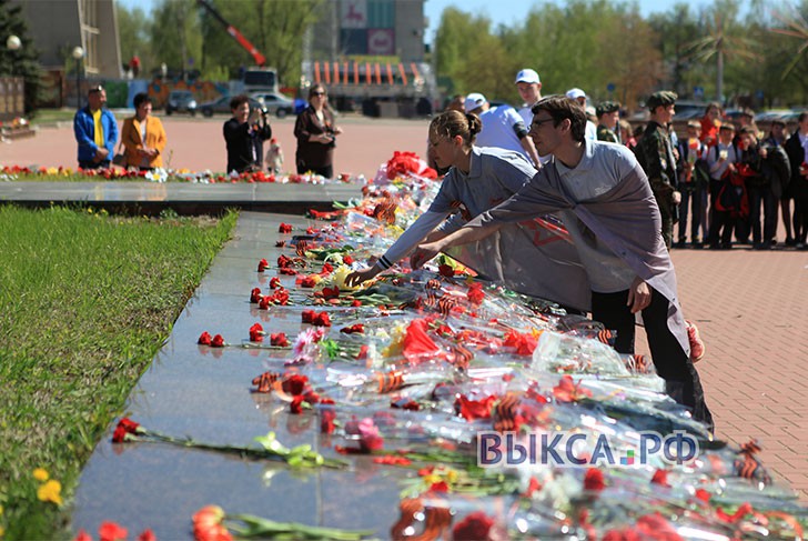 Митинг в честь 70-летия Победы прошел на площади Октябрьской Революции