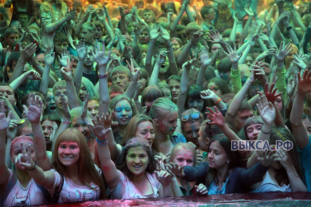 Впервые в Выксе прошел фестиваль красок Холи