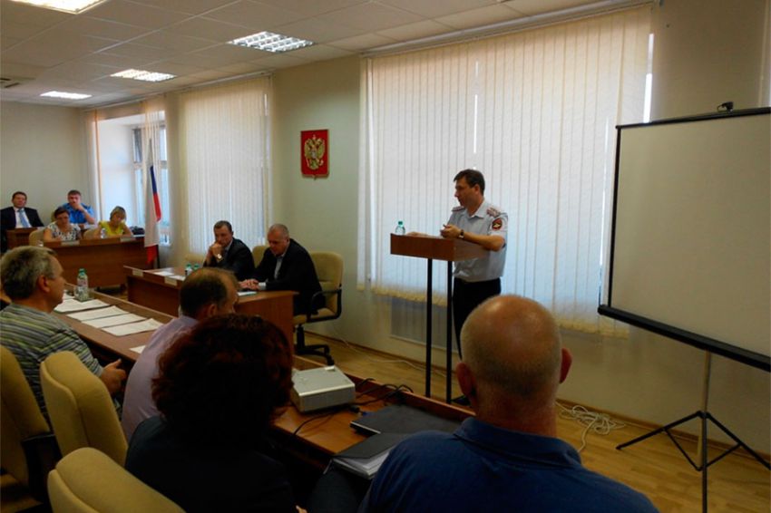 Начальник ОМВД Выксы выступил перед депутатами с отчетом за I полугодие 2015 года