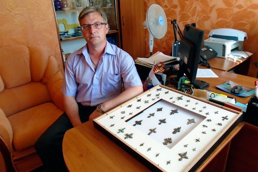 Выксунец Артем Ледяев создал коллекцию старинных нательных крестов