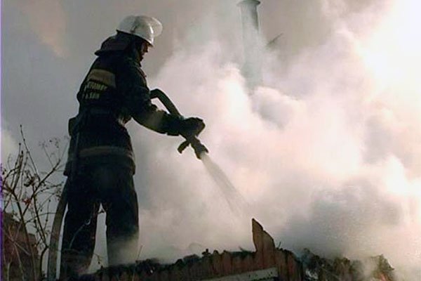 Неосторожное обращение с огнем стало причиной пожара в Шиморском