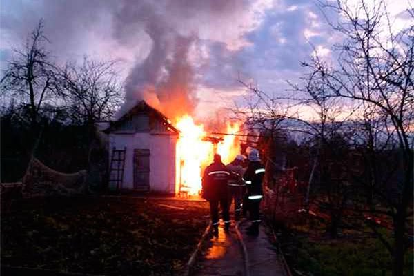 Садовый дом сгорел в Борковке