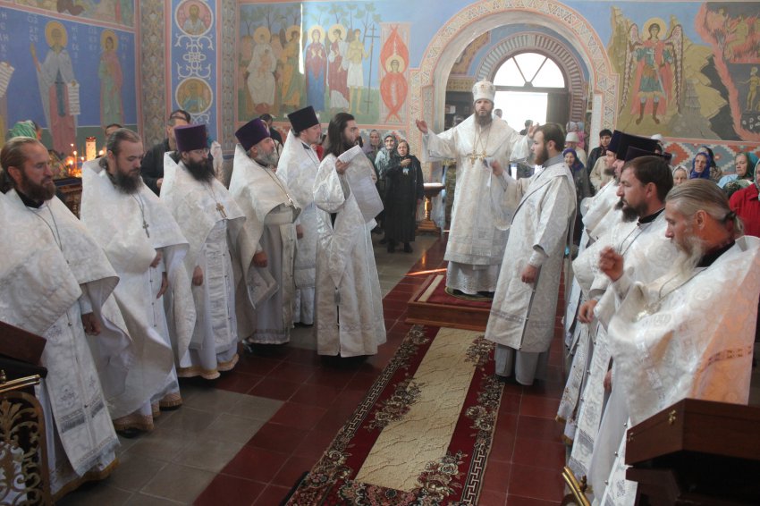 Выксунский епископ совершил литургию в Дальне-Давыдском монастыре