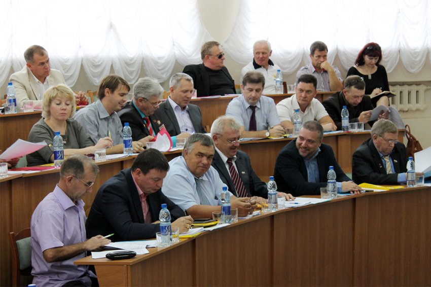 Депутаты провели выездное заседание в «Лазурном»
