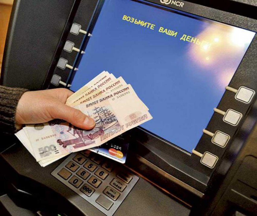 Злоумышленники похитили банковскую карту и 3 000 рублей из офиса на улице Почтовой