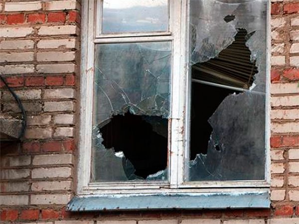 Преступники разбили окно в квартире и похитили ноутбук