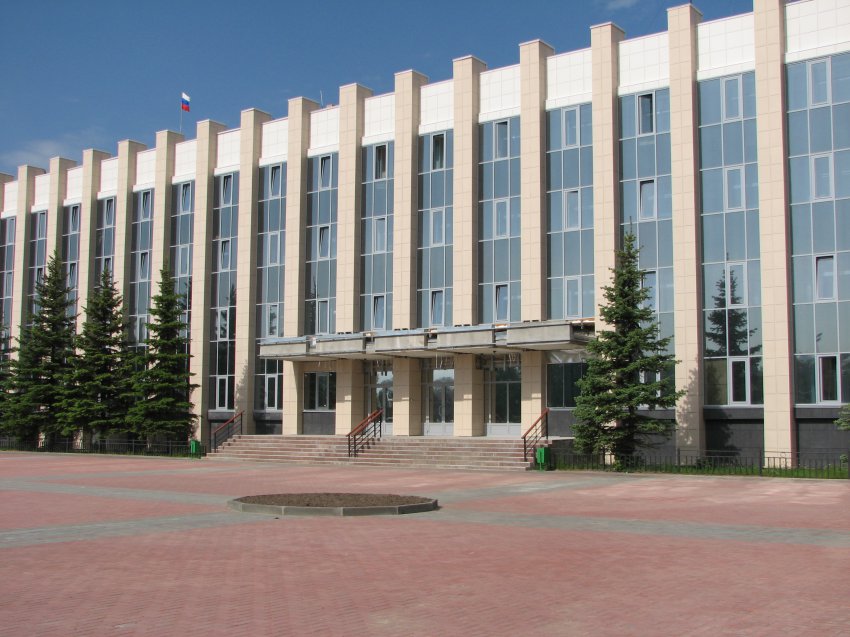 231 000 рублей — на ремонт четырех кабинетов администрации