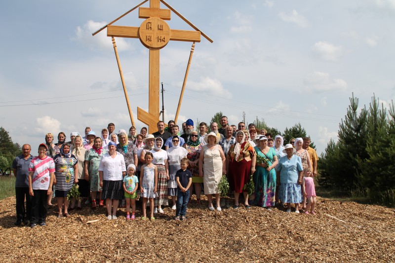 В Новодмитриевке и Чупалейке освятили поклонные кресты
