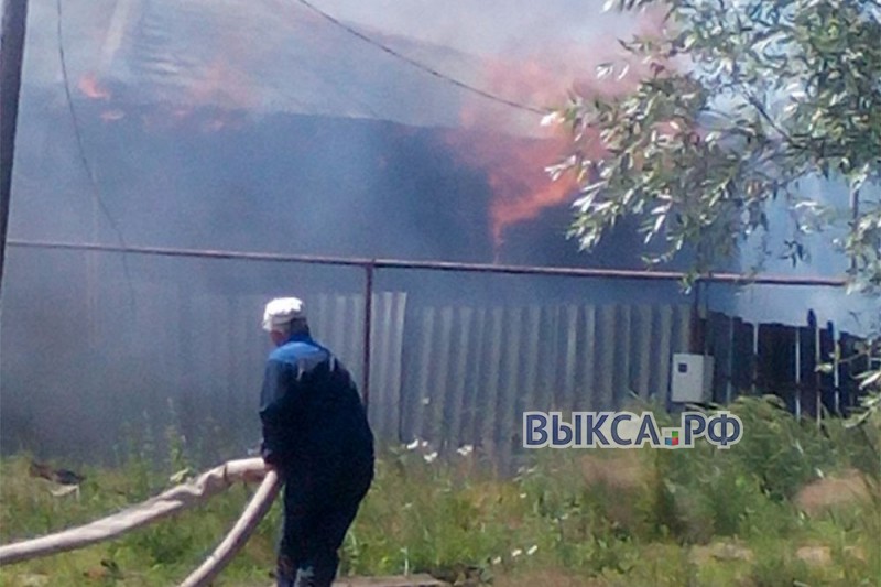 Два дома сгорели в Ближне-Песочном