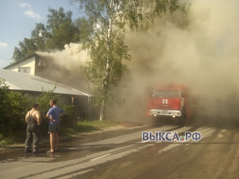 Двадцать пожарных тушили дом на Пожарского