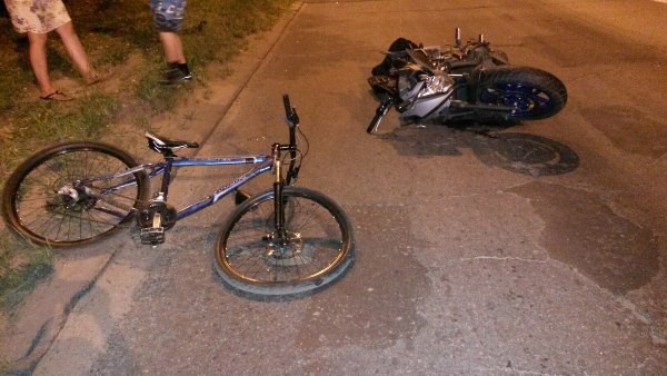 Мотоцикл и велосипед не поделили дорогу