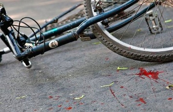 Девятнадцатилетний мотоциклист без прав сбил велосипедиста