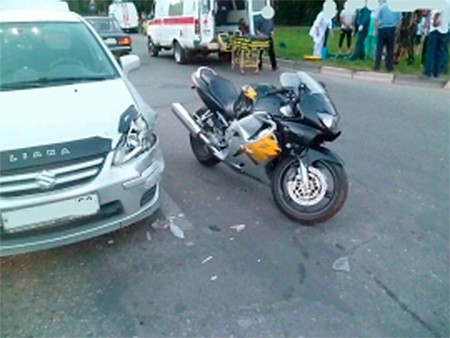 Водитель «Нивы» спровоцировал столкновение мотоциклиста с иномаркой
