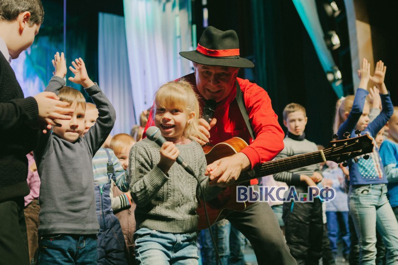 Григорий Гладков выступил для выксунских детей
