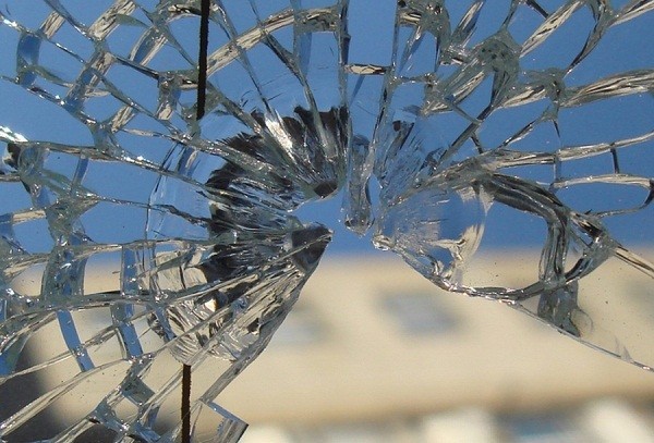 Выксунец разбил стекло магазина, чтобы украсть сигареты