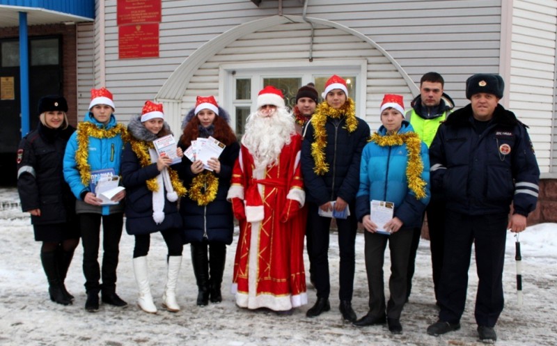 Сотрудники ГИБДД провели акцию «Новый год без ДТП».